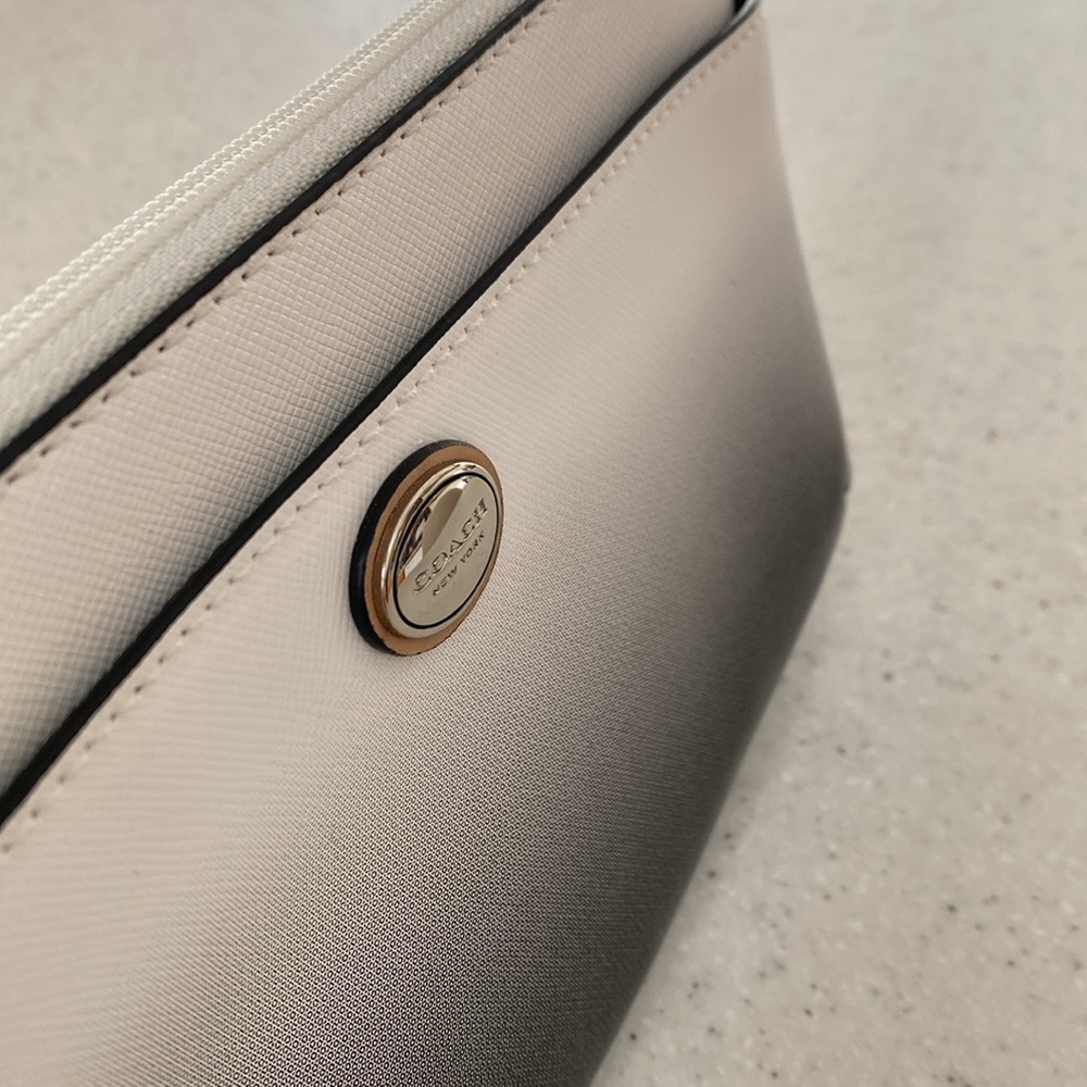 NWOT… Coach wristlet - Picture 3 of 5
